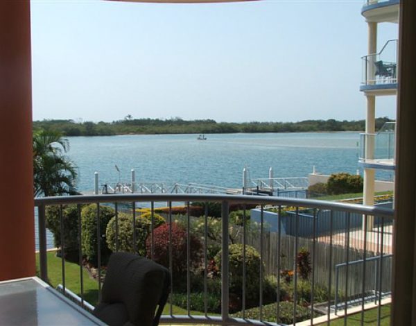 Luxury Holiday Apartments with Pool Maroochydore